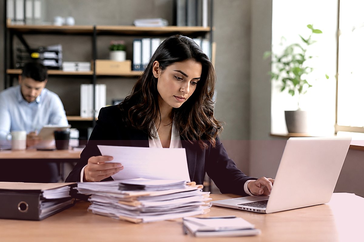 Discussion calme autour de documents